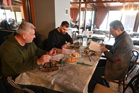 Γευσιγνωσία για κεμπάπ και παϊδάκια από το Πανεπιστήμιο Θεσσαλίας